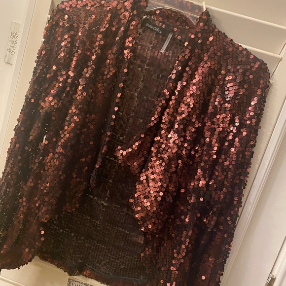 beautiful - covered with sequins flutter front top - Picture 2 of 4